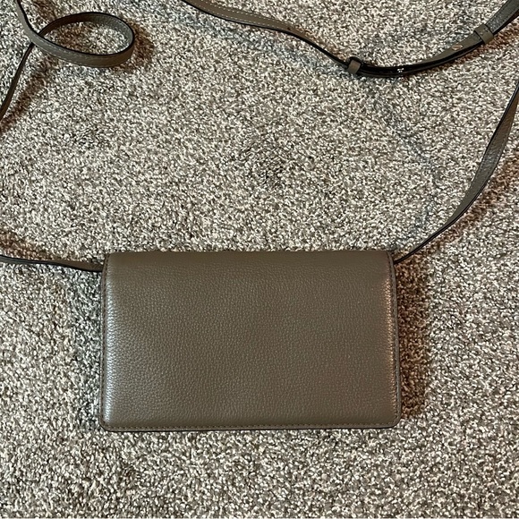 Marc Jacobs Empire City Leather Wallet Crossbody in mink - Picture 2 of 4